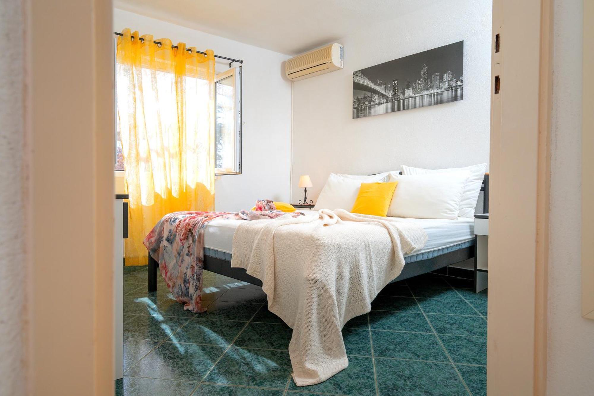 Apartments Lucic Хвар Экстерьер фото