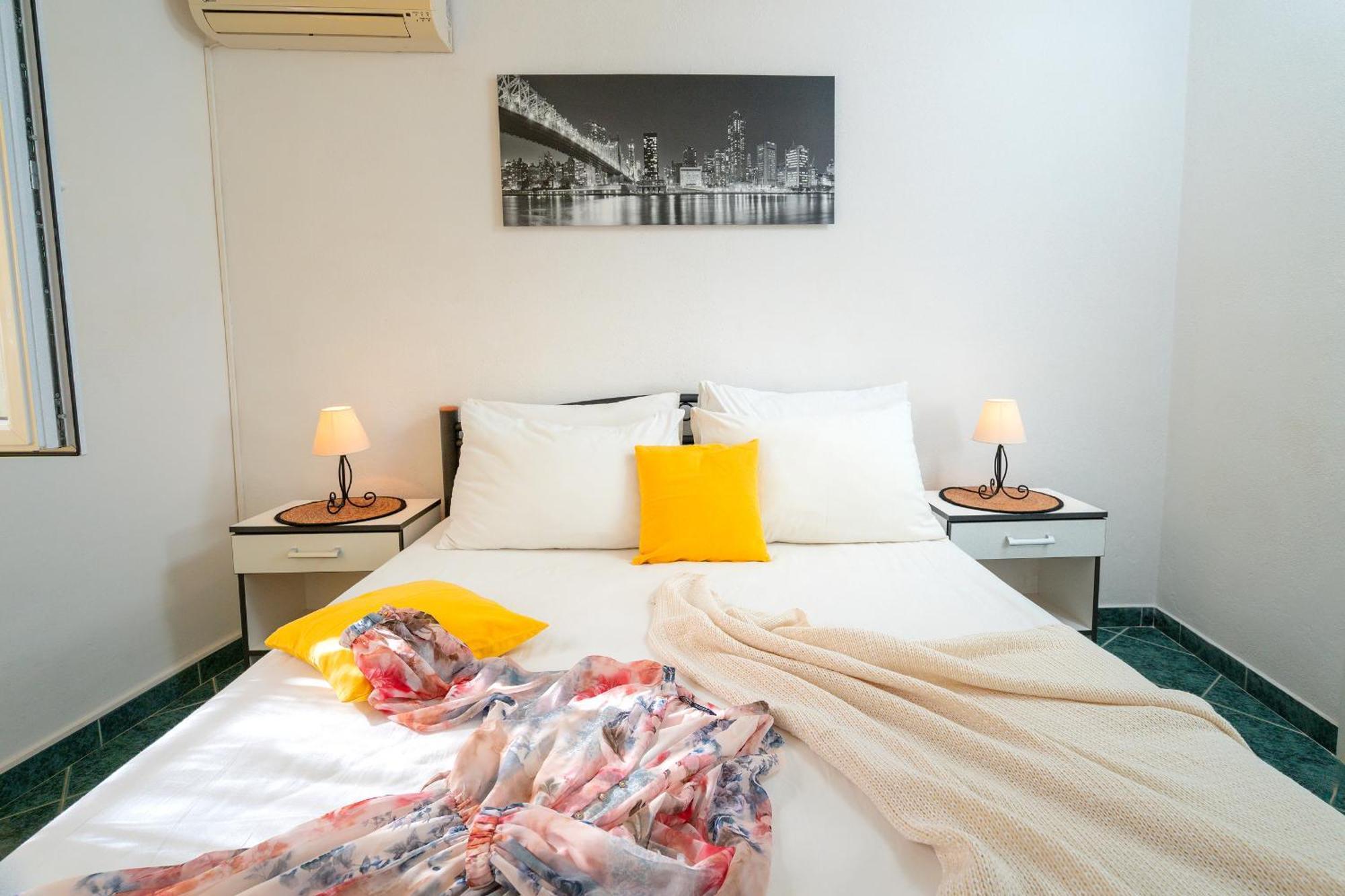 Apartments Lucic Хвар Экстерьер фото