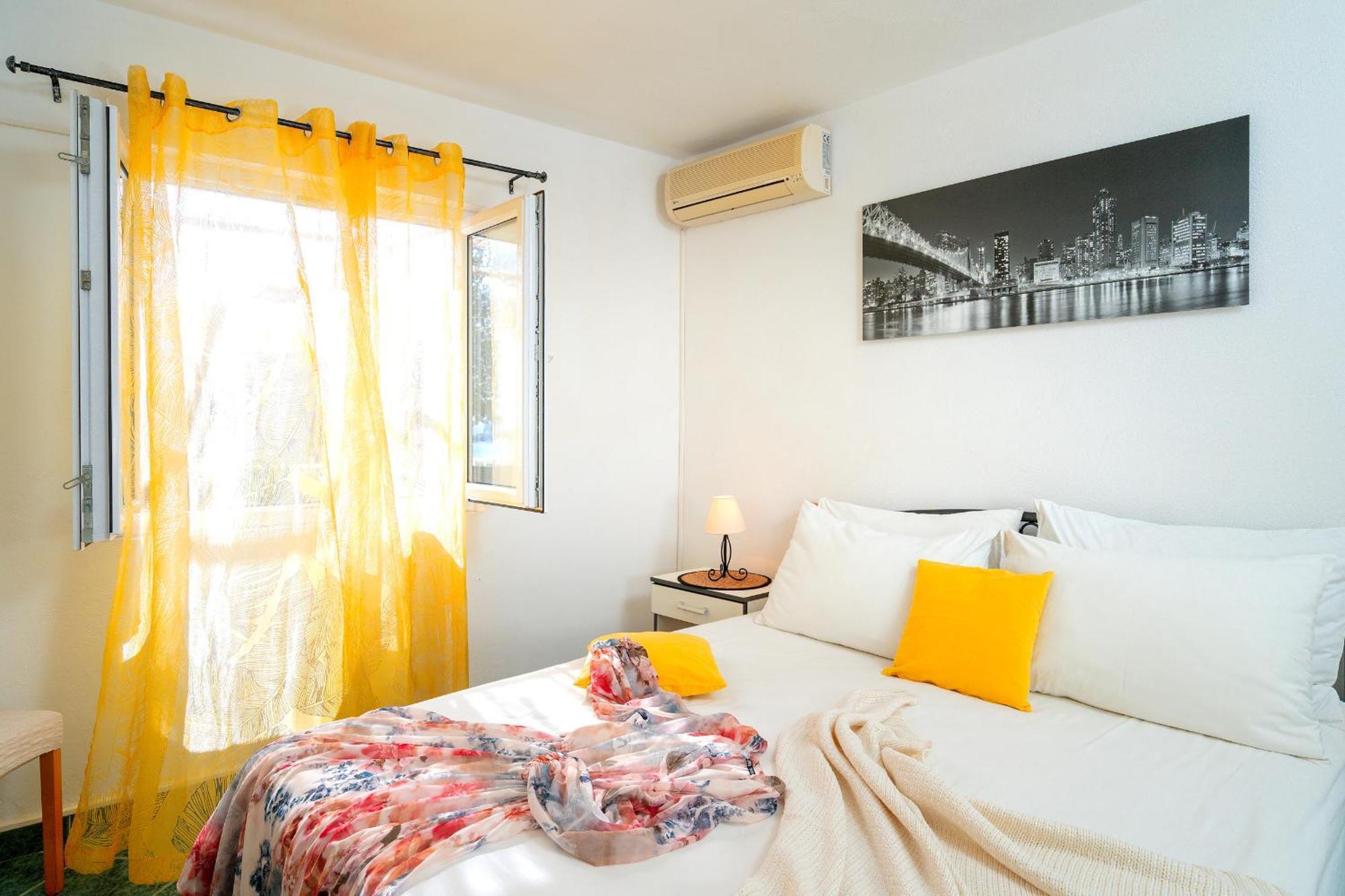 Apartments Lucic Хвар Экстерьер фото
