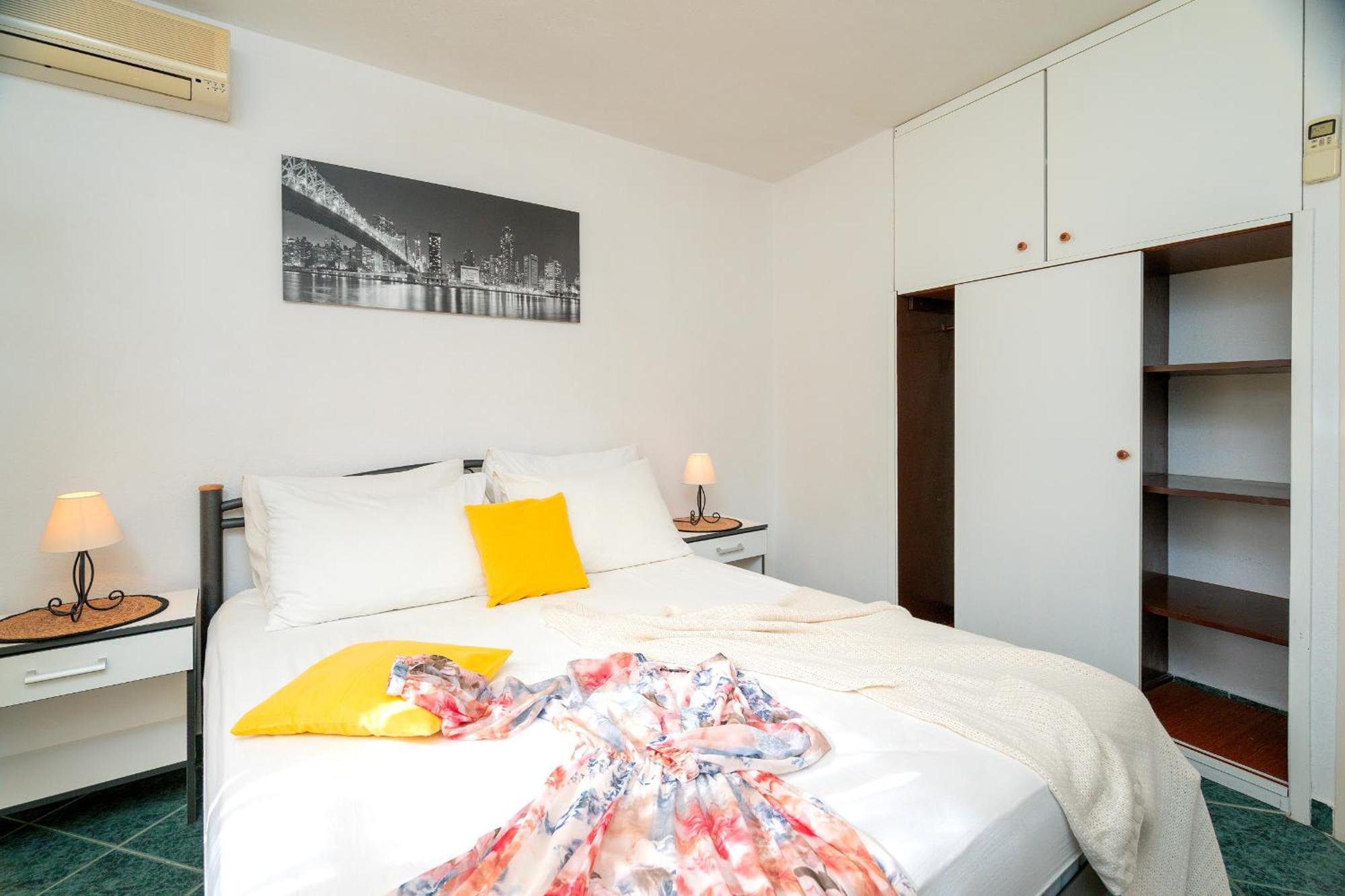 Apartments Lucic Хвар Экстерьер фото