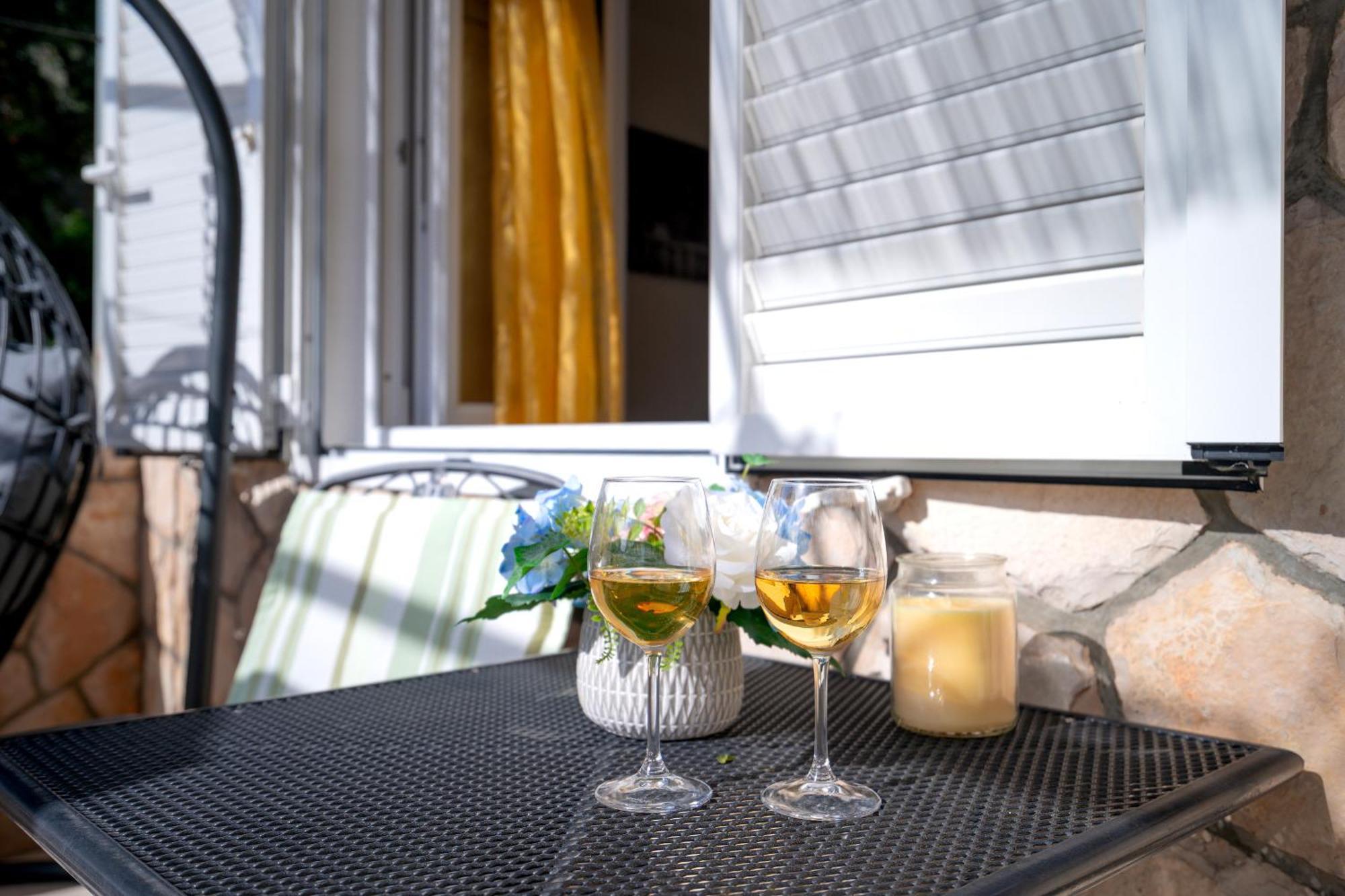 Apartments Lucic Хвар Экстерьер фото