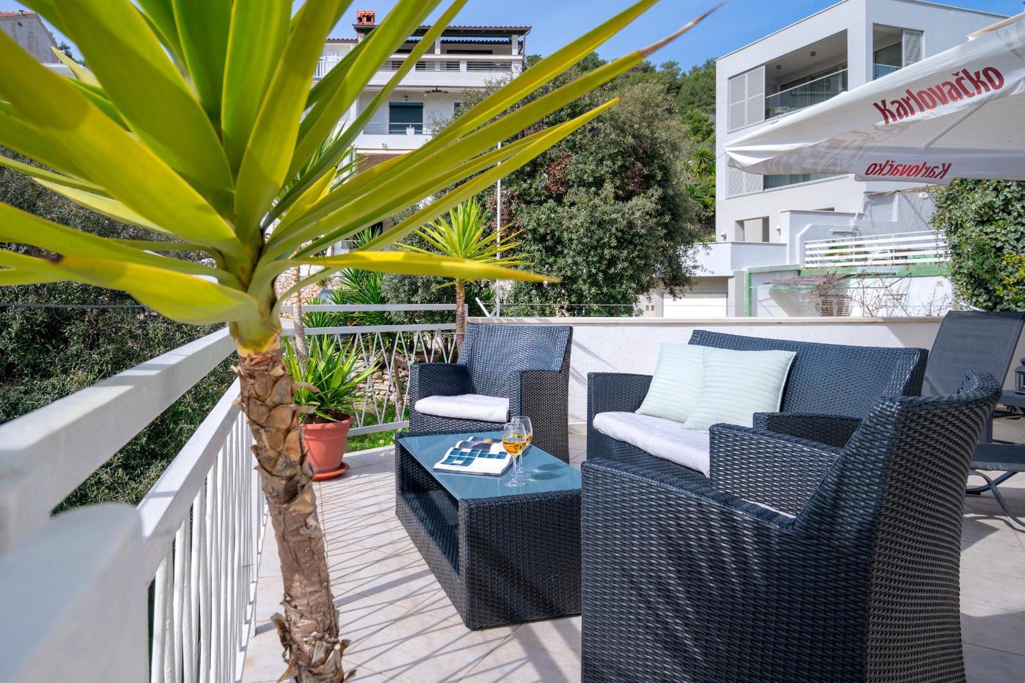 Apartments Lucic Хвар Экстерьер фото