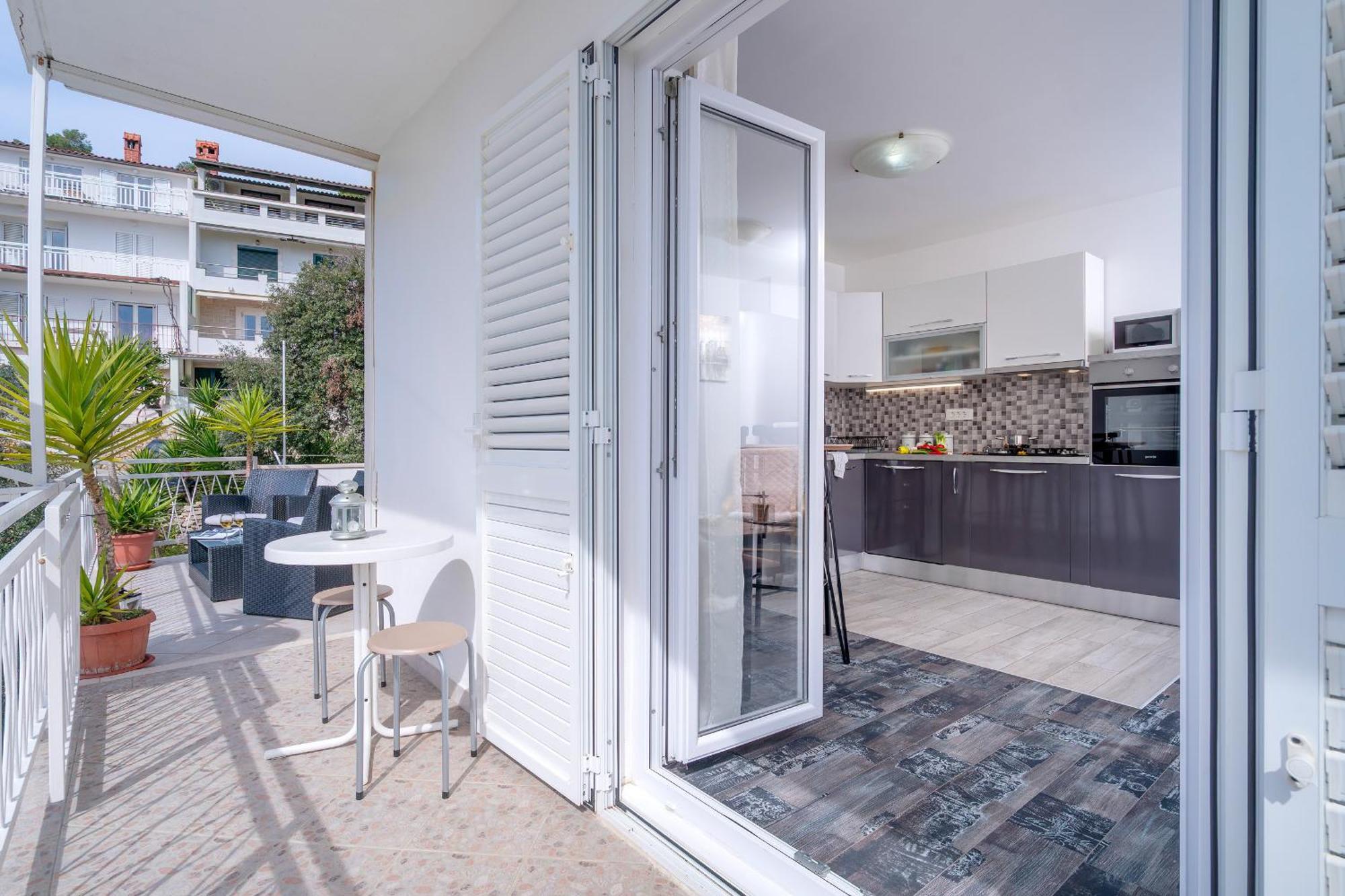 Apartments Lucic Хвар Экстерьер фото
