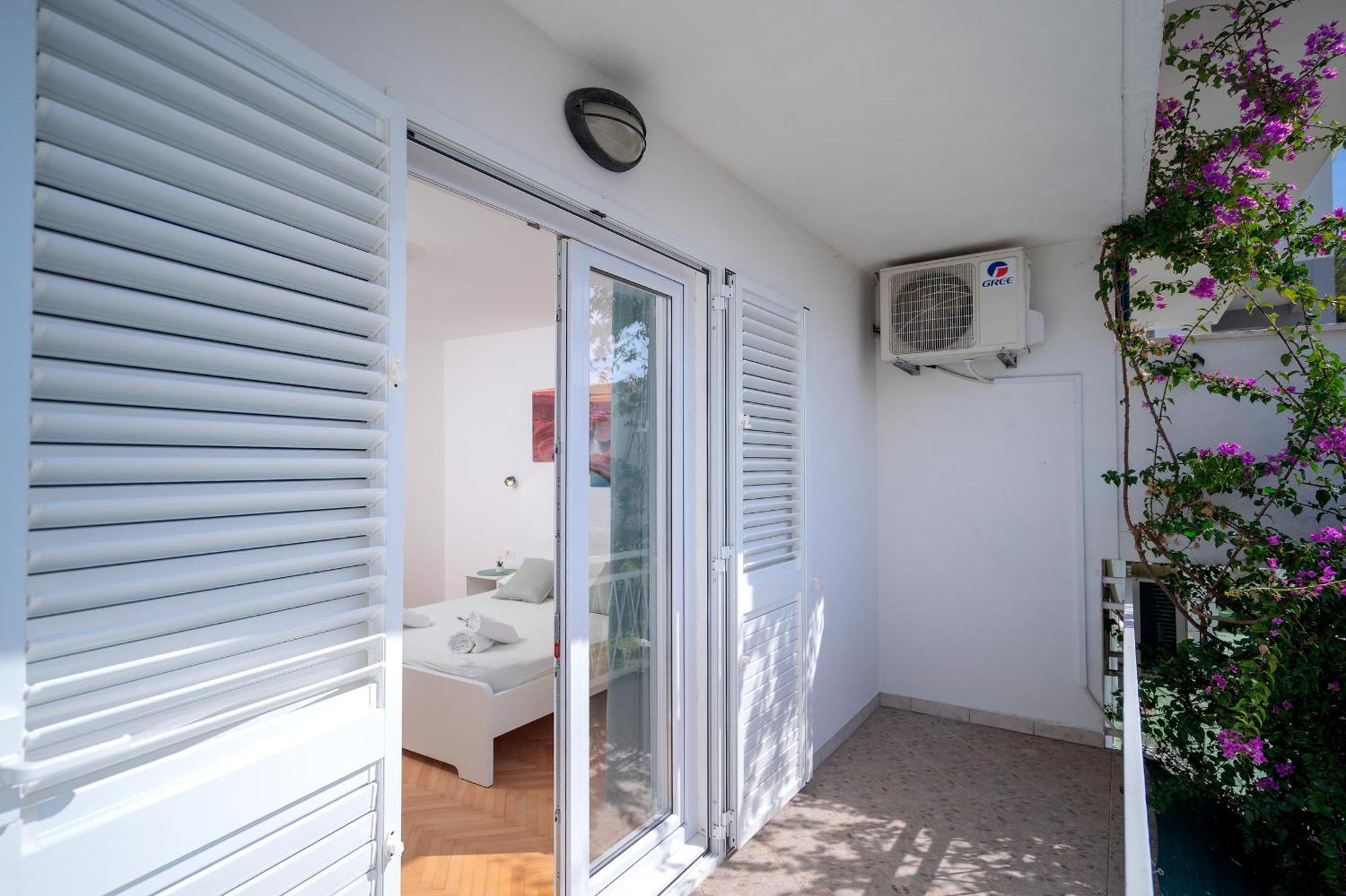 Apartments Lucic Хвар Экстерьер фото