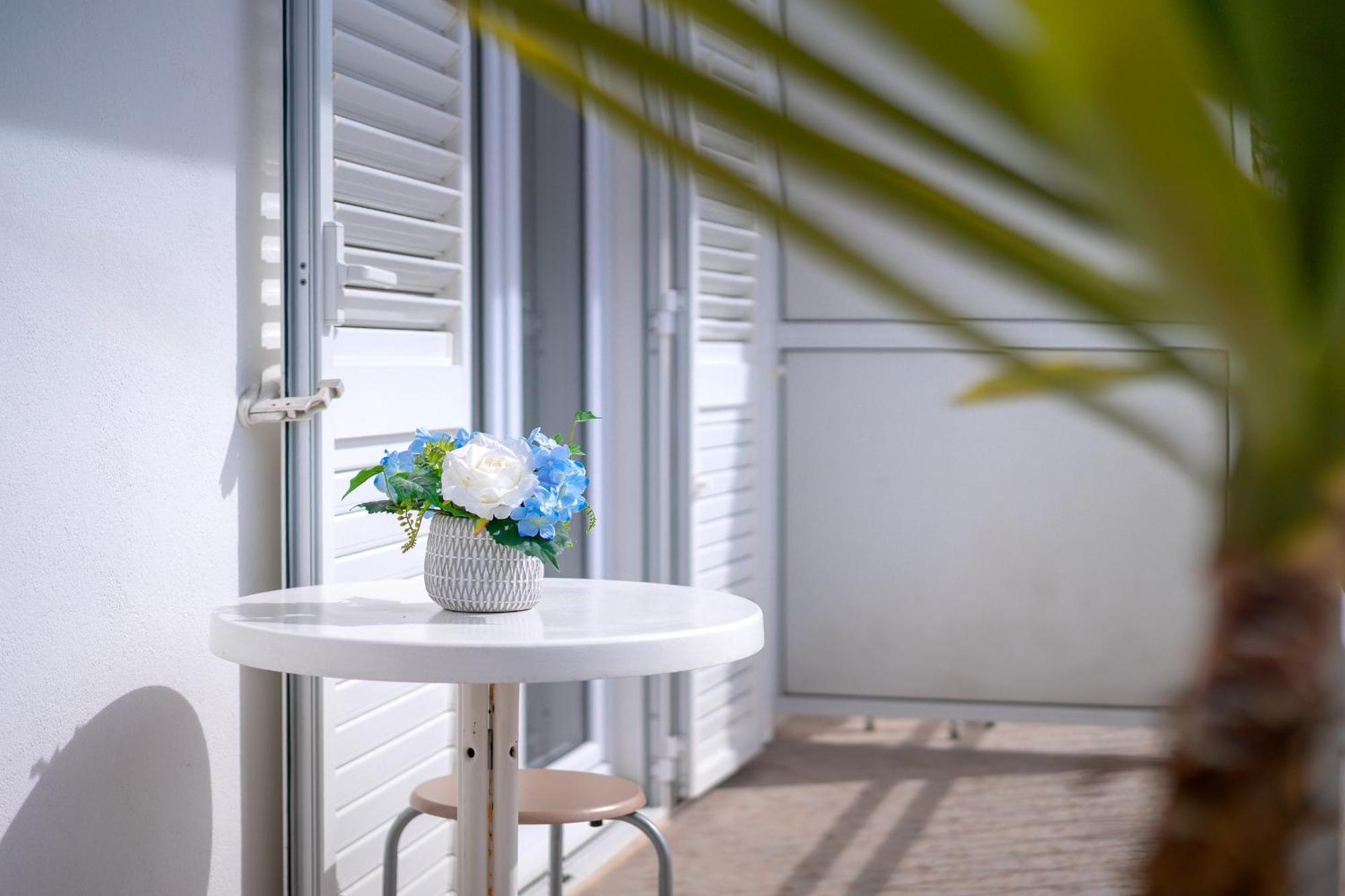 Apartments Lucic Хвар Экстерьер фото