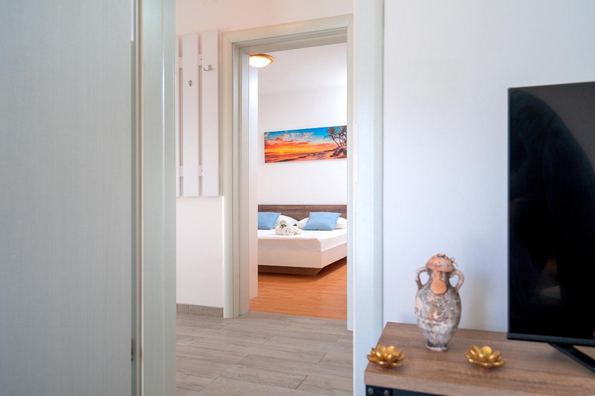 Apartments Lucic Хвар Экстерьер фото