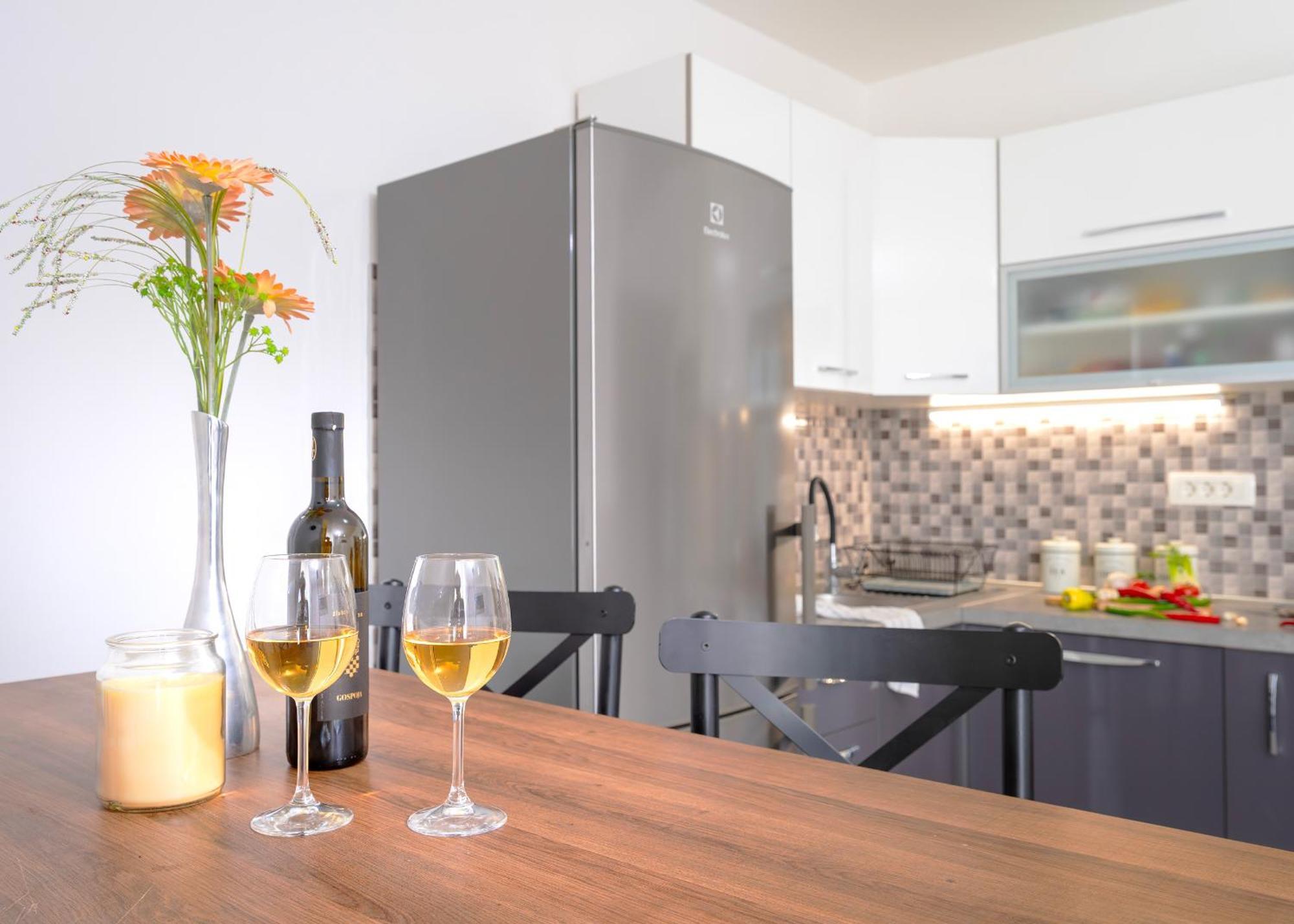 Apartments Lucic Хвар Экстерьер фото